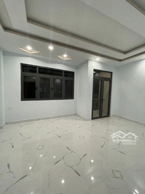 bán nhà 4 tấm xây mới ngay sân golf nguyễn cửu phú