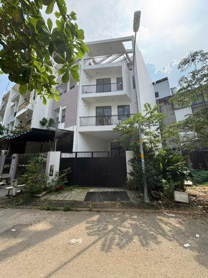 nhà đại phúc green villas, dt 5x16m2, 3.5 tầng, giá 7.980 tỷ, sồ hồng sẳn, lh: 