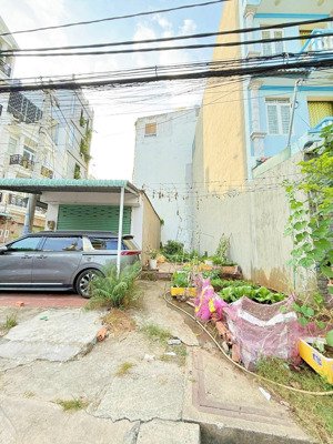 bán đất mặt tiền đường số 10 cách quốc lộ 13 - 200m , đường thông thoáng xe tải tránh nhau, shr