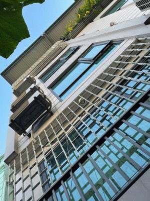 cho thuê nhà nguyên căn ngõ 44 hào nam, đống đa 5tầng,3pn,nội thất đầy đủ ở ngay,ngõ 3 gác, gần phố