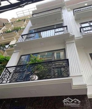 bán nhà xuân thủy,cầu giấy,40 m vuông, không có căn thứ 2,ngõ sh & ba gác tránh nhau,thông 4 phía