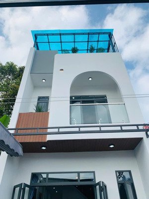 nhà phố mới đẹp - dọn vào ở ngay. 3 tầng sân để ô tô. tttp quảng ngãi