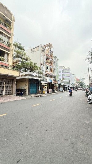 q10. gần mặt tiền - hẻm xe hơi - 36m2 - 3 tầng - vĩnh viễn - nguyễn tiểu la