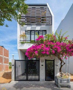 giá chuẩn 2.5 tỷ, đất đô thị hòa lạc, gần ngay ql21 và metro 12, diện tích 100m², mặt tiền 8m