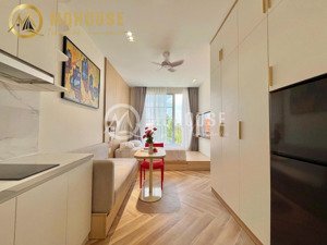 japandi design có mặt tại thảo điền. căn hộ bố trí không gian hệ tủ thông minh, đầy đủ tiện nghi