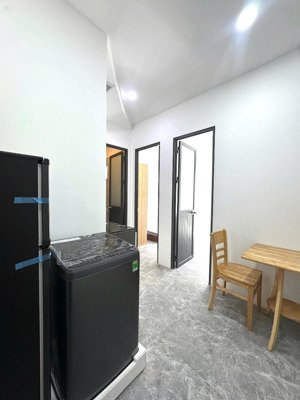 2 phòng ngủ, ban công thoáng sáng ngay khu phan xích long, đã được trang bị đầy đủ nội thất