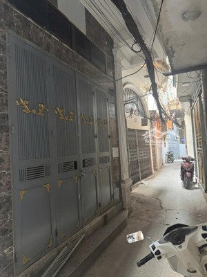 trung tâm đống đa- lô góc- 4 tầng ở ngay- 3 ngủ- ngõ thông- dtsd 30m2- 5.85 tỷ