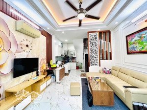 tuyệt phẩm mới tôn đức thắng, 2 thoáng vĩnh viễn, gần mặt phố, 1 phút lên ô tô, mặt tiền bề thế