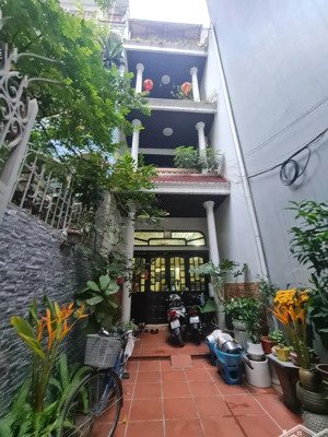 biệt thự phố cầu giấy - ô tô đỗ ngày đêm - 2 thoáng trước sau