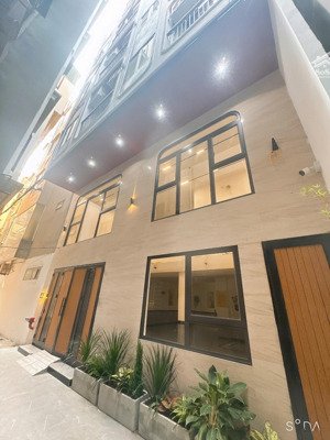 tòa ccmn hoàng cầu - đống đa - 90m2, 7 tầng, 21pkk, dòng tiền 110tr, pccc