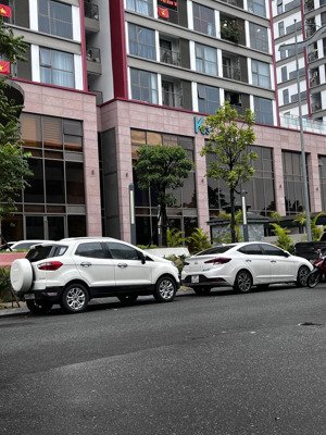 cho thuê căn 3pn ban công đông nam