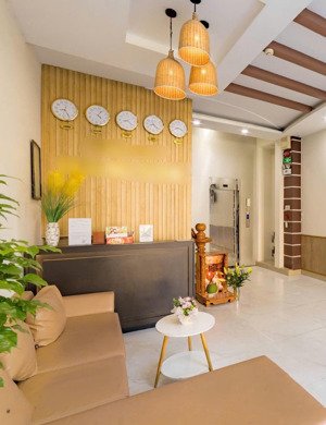 cho thuê khách sạn mini 5 tầng mt hồ nghinh, vị trí vàng cách biển 80m giá cực tốt chỉ 80tr/tháng
