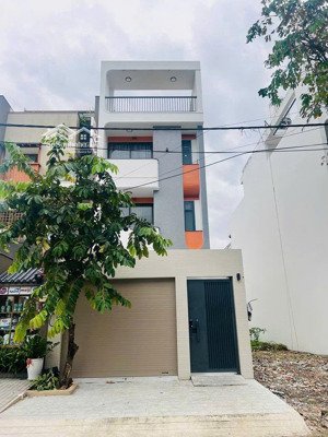 bán gấp tòa chdv siêu hiếm ngay global city dòng tiền ổn định 80tr/th. dt 133m2 mặt tiền đường 14m