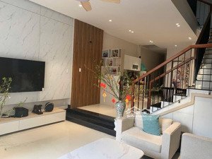 giảm giá bán nhanh nhà 3 tầng 4pn full nội thất , đường 7m5 - trung tâm hoà xuân