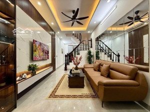 phố tôn thất tùng - nhà đẹp đón tết - 4 tầng , 4 ngủ, full nội thất, ngõ thông thoáng- 9,8 tỷ