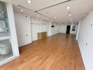 cho thuê nhanh tầng 5 toà nhà 224 khâm thiên 80 m2 có thang máy, hầm xe 