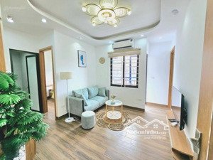 tôi chính chủ bán: ccmn 2 ngủ - giá 2.600 tỷ - dt sử dụng 52m2 - vị trí trong ngõ 136 chùa láng