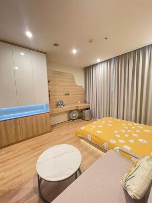 cuối năm cần tiền nên em ra hàng căn icon40 mới nhận bàn giao. full nội thất ạ 1tỷ580 đã bao gồm 5%