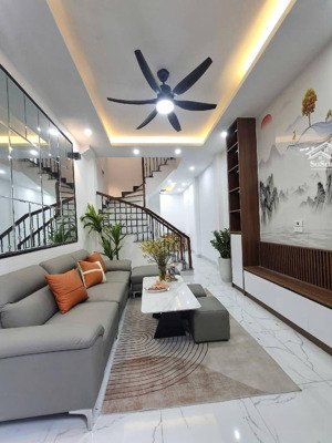 bán nhà ngọc thụy - cách cầu long biên 200m - gần ô tô dừng đỗ - 33m - 6.85 tỷ