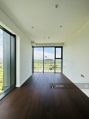 metropole bán 2pn crest căn góc diện tích lớn, có bồn tắm