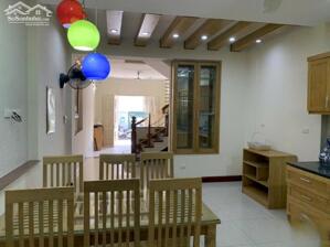 Cho thuê nhà riêng phố Chùa Láng, Đống Đa 80m x 5T giá 29 triệu Ô TÔ TRONG NHÀ