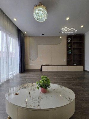 cho thuê nhà nguyên căn nguyễn văn linh long biên 5 tầng - gần may 10 - gần trường, chợ ,....