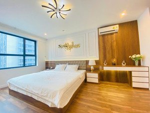 chính chủ bán ch green diamond -93 láng hạ 140m -3pn -125tr/m2 full nt, view hồ, sđcc:o966769078