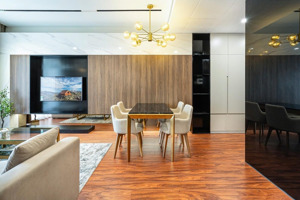 cần bán căn hộ cao cấp đối diện ngân hàng nhà nước, saigon royal - bến vân đồn.lh: 