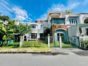 bán biệt thự vị trí hiếm có - phú mỹ hưng nhìn ra công viên xanh, thoáng mát - an ninh, cao cấp