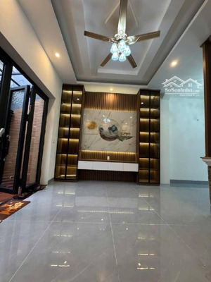 chính chủ bán nhà thịnh liệt 39m2, 5 tầng, giá 6,5 tỷ. sổ đỏ cc, 25m ra oto. lô góc