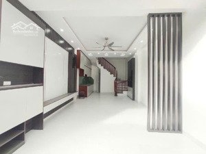 chính chủ bán nhà tân mai 39m2, 5 tầng. giá 6,5 tỷ. sổ đỏ cc, 30m ô tô, ngõ thông, nhà như mới