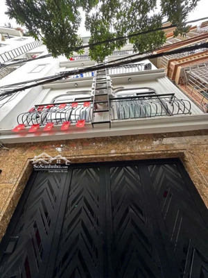 bán nhà hàng hiếm cầu giấy 45m lô góc thoáng sáng , an ninh rất tốt, ở sướng đẳng cấp