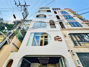 nhà ngộp bán gấp giá 4 tỷ 200 triệu trước tết tại quận phú nhuận. dt 76,3m2, shr, thuê cao 25 triệu