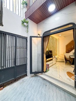 nhà 26m2 tầm giá 4 tỏi ngay sát landmark 81