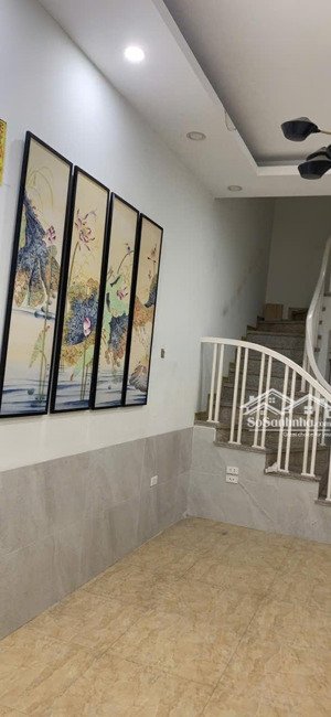 chính chủ cho thuê căn hộ tập thể ngõ 238 tân mai, 2pn, giá 5.5tr. giao nhà ngay