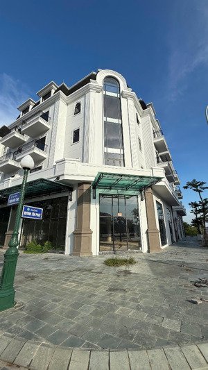 cho thuê khách sạn mới - vị trí đẹp nhất tp bắc ninh căn góc 2 mặt tiền phố đi bộ trần nhân tông