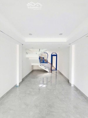 bán gấp nhà 4 tầng 70m2 mặt tiền đường 2/9, hải châu, gần tòa masterise, giá chỉ nhỉnh 9 tỷ