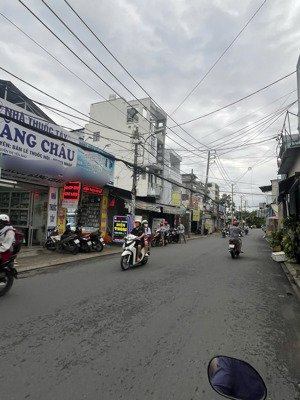 nhà trệt lửng mặt tiền đông hưng thuận 11 dt 6x17,5m giá 10 tỷ còn tl: