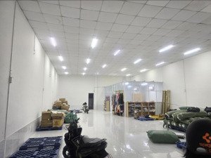 cho thuê mbkd + kho, xưởng 300m2 y hình, đường 30m ngay cầu tham lương