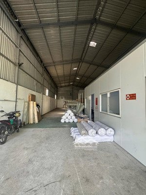 cho thuê kho xưởng ngay trung tâm tp mới. diện tích kho 300m2