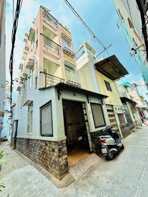 bán nhà quận trung tâm, view góc 2 mặt tiền hẻm thuộc khu vip nhất p2. q5. nhà cách mặt tiền 30m