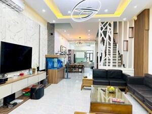 Bán nhà 3 tầng, 3 ngủ full đồ tại đường Lương Văn Can, Liên Bảo, Vĩnh Yên, Vĩnh Phúc.