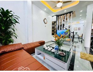 bán nhà khương trung - ngõ ô tô - gần phố - gần ngã tư sở - cách đầm hồng 50m - giá chỉ 10 tỷ