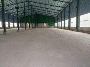 cho thuê kho dt: 2000m2, mặt tiền ql1a bến lức, gần bình chánh, giá thuê: 65k/m2/tháng