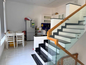 bán nhà mới xây nằm ở khu vực trung tâm tiện ích - đường 5m oto vào tận nhà