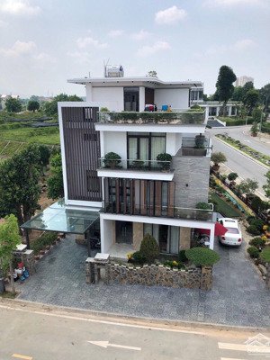 chủ nhà cần bán bt song lập 215m2 tại khu đô thị phú cát city, hòa lạc hà nội.