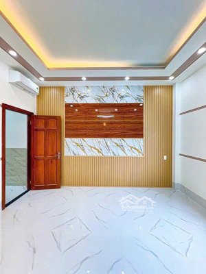 giá tốt tháng này phạm thế hiển, p6, q8. dt 63m2,giá 2 tỷ 2 có hđ thuê 24 triệu/th sổ sạch