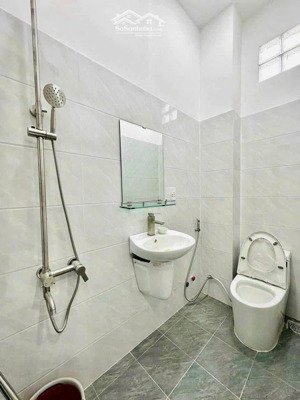 định cư mỹ bán nhanh nhà lê văn sỹ q3 thuê tốt 24 tr/th.dt 56 m2.gía 3 tỷ 75 , sổ hồng riêng