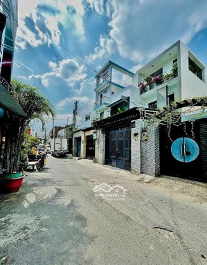 giáp phú nhuận - hẻm xe hơi 5m, 8 tỷ 2, 95m², ngang 5m, 2 tầng, 6 pn, quang trung