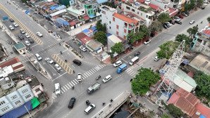 cho thuê lô góc 130m2, 3 mặt tiền dài 28m, mặt ngã 4 lê thánh tông x cầu hoàng gia